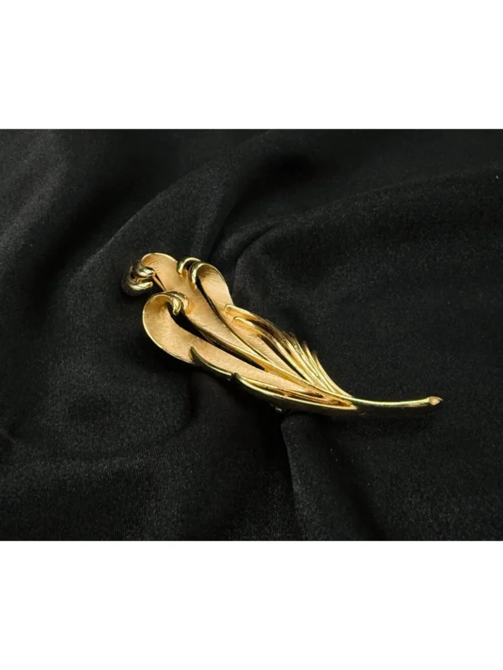 Vintage 1960s Trifari Signed Gold-Tone Feather Brooch